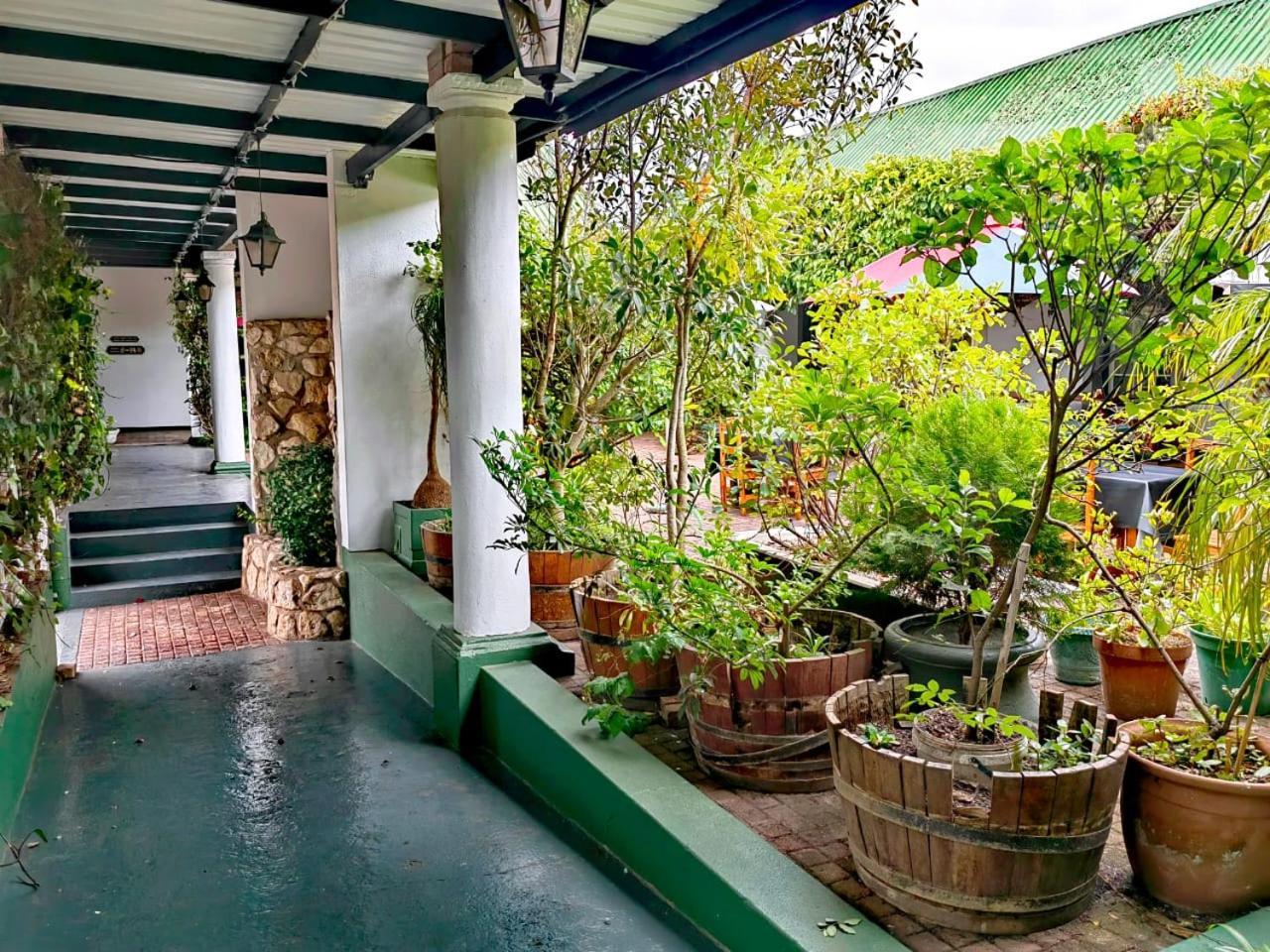 Albertinia Hotel Exterior photo